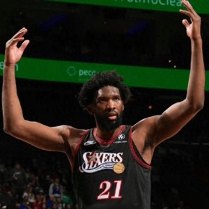 亚博体育登录入口-128:96！东部首个赛点诞生，3人狂轰82分拒绝黑7，哈登压力陡增